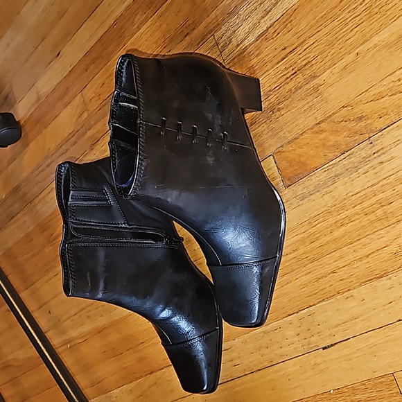 Black booties - Picture 2 of 4